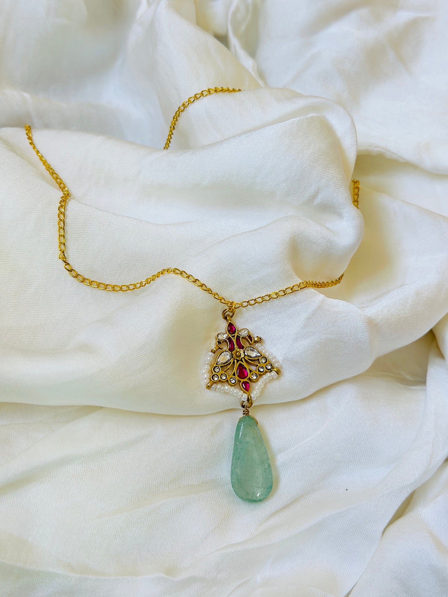 Pista-Crest Necklace