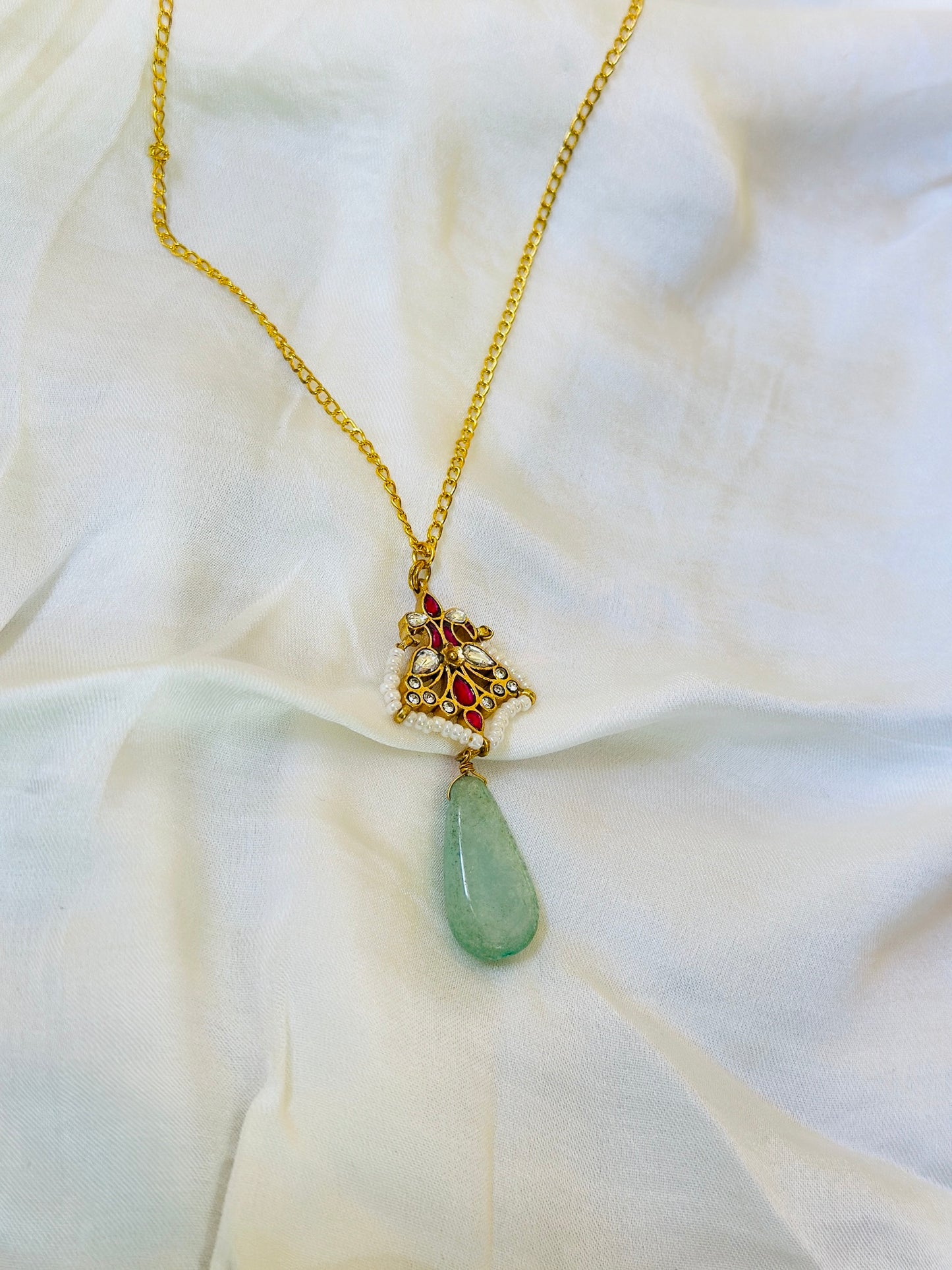 Pista-Crest Necklace