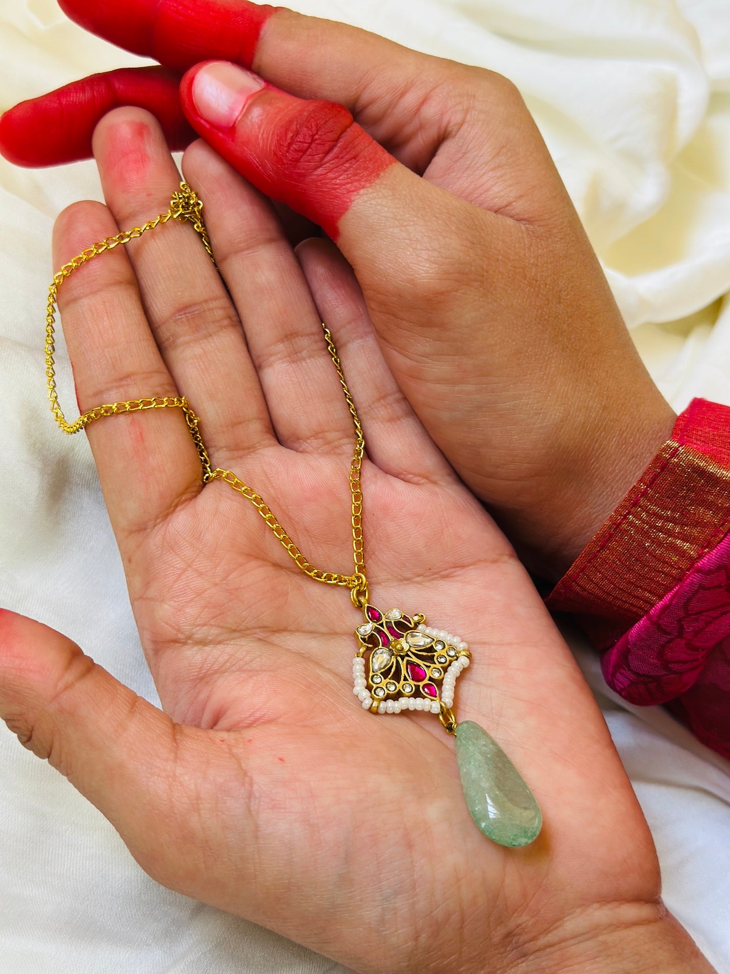 Pista-Crest Necklace