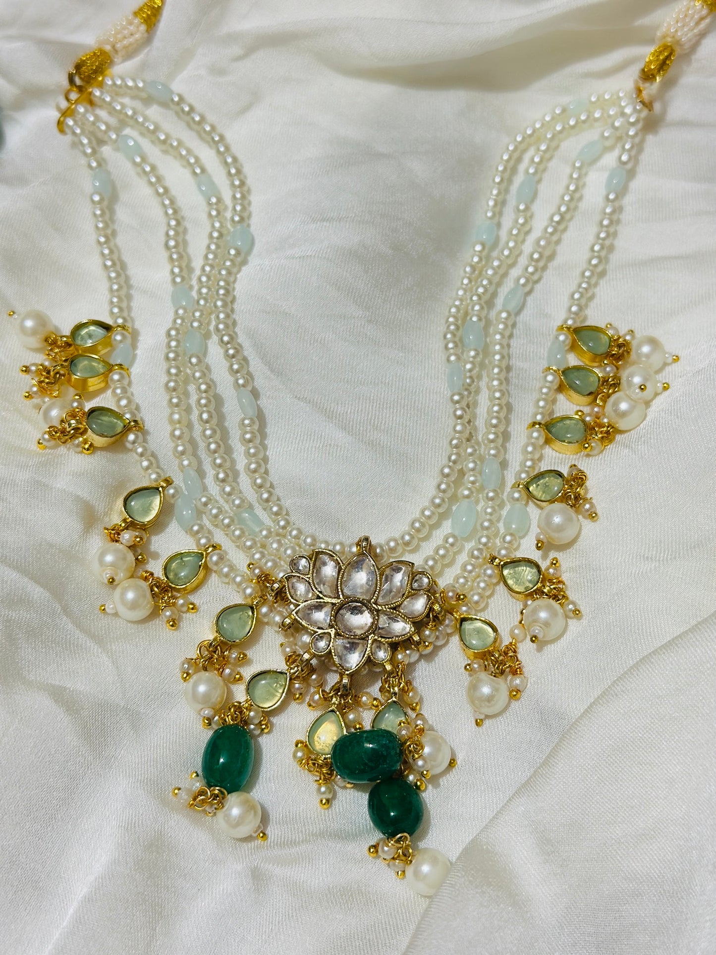 Panna-Bloom Moti Set